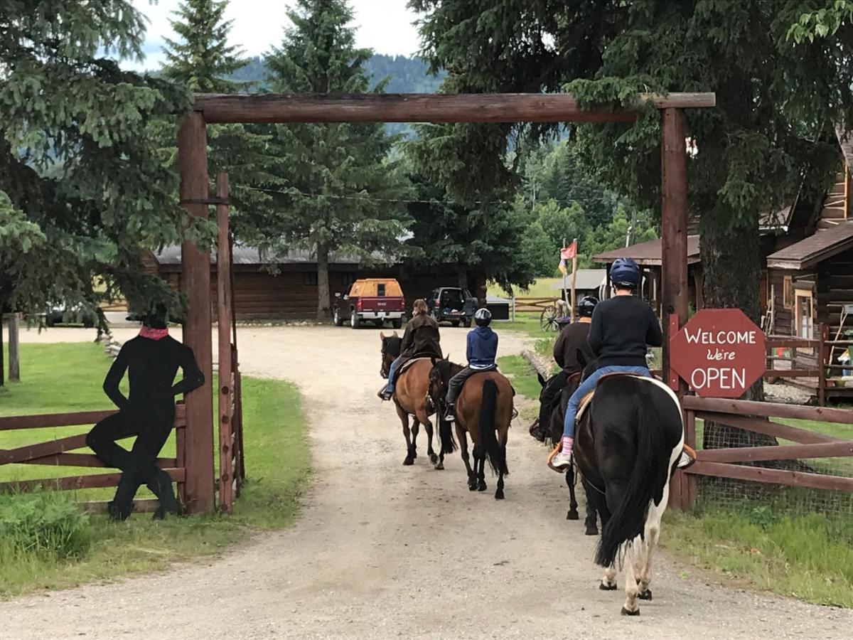 Wells Gray Guest Ranch Hotel Clearwater Bagian luar foto