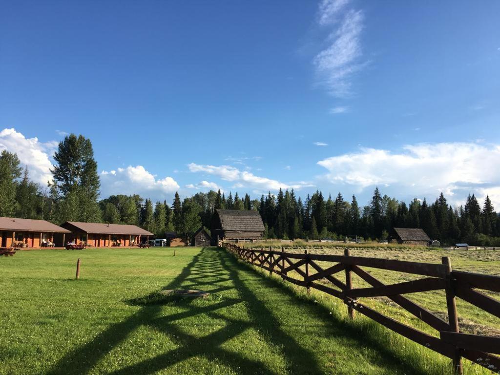 Wells Gray Guest Ranch Hotel Clearwater Bagian luar foto