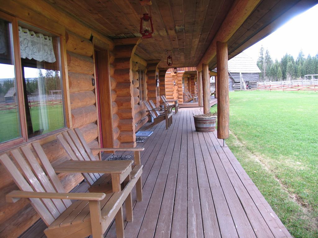Wells Gray Guest Ranch Hotel Clearwater Bagian luar foto