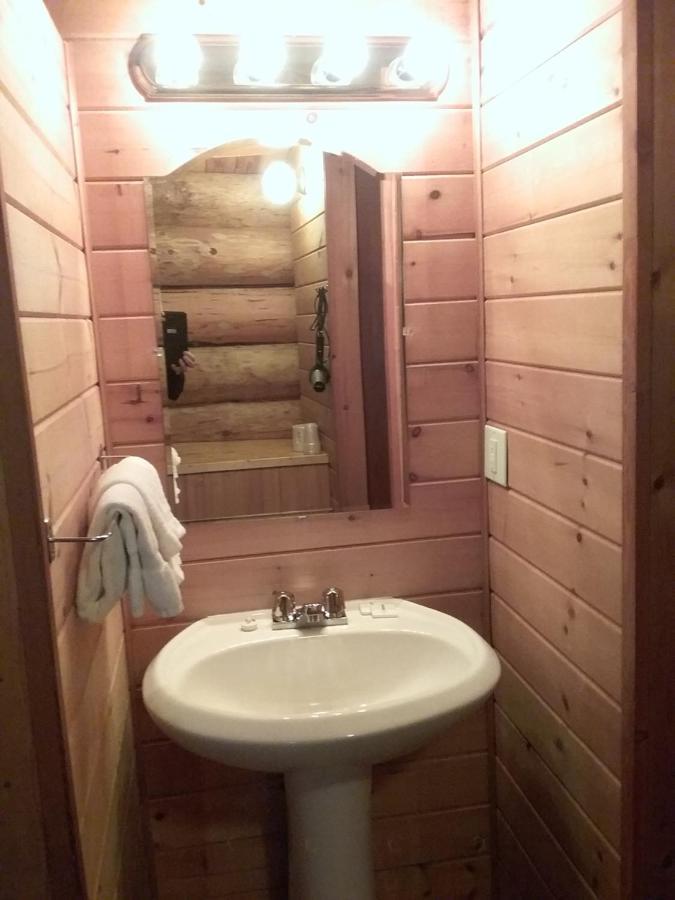 Wells Gray Guest Ranch Hotel Clearwater Bagian luar foto